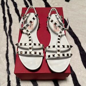 Valentino ROCKSTUD FLAT RUBBER SANDAL